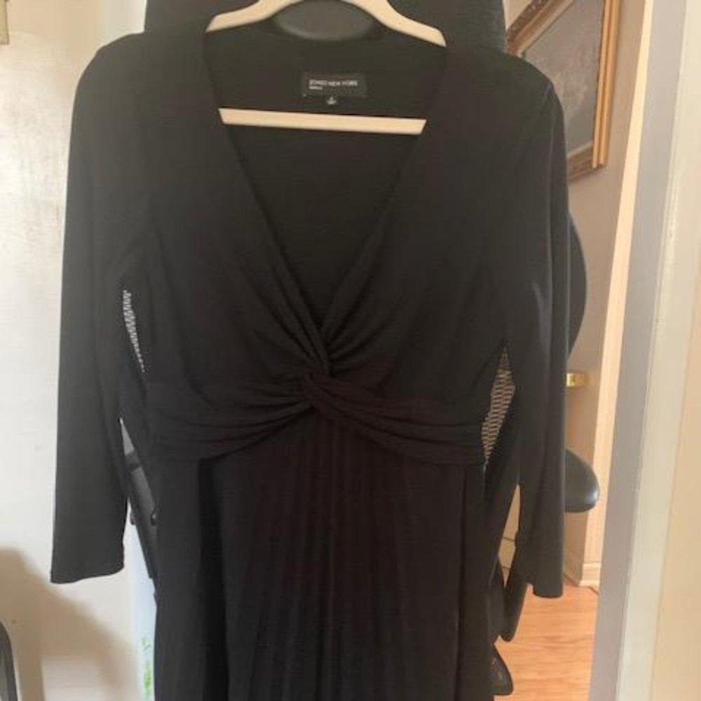 JONES NEW YORK Black long-sleeve dress. Size 8.